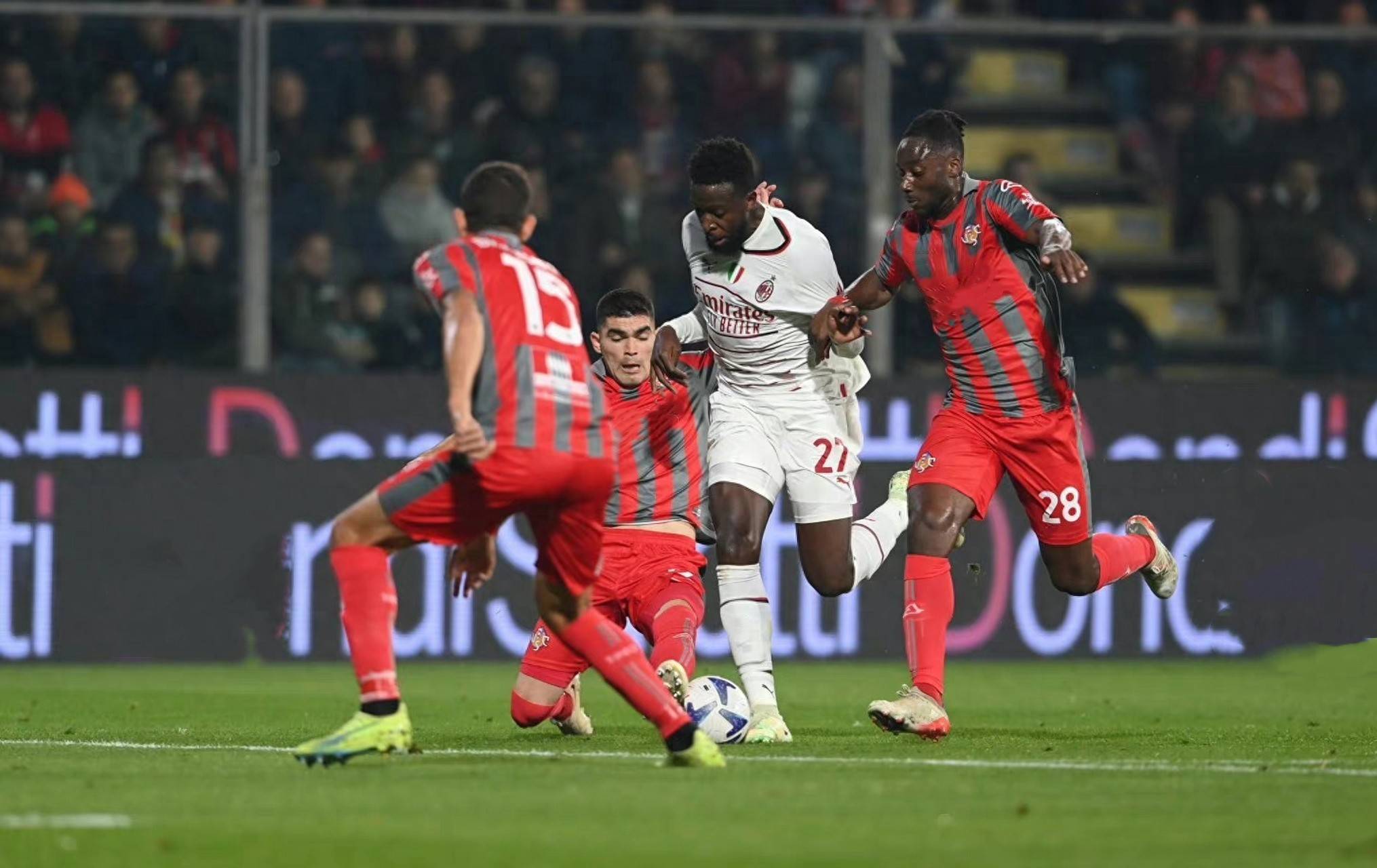 应与对手激 应与对手激